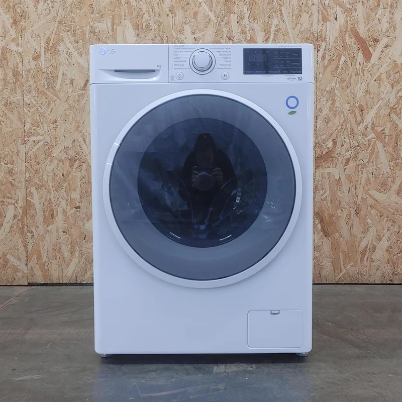Lavatrice LG F2WV3S7SHE Caricamento frontale 7 kg 1200 Giri/min Bianco