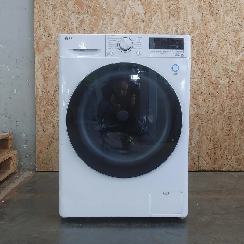LG F4WV309SIL Lavatrice AI DDTM SteamTM 9Kg Classe energetica B
